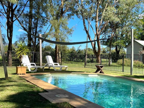 Red Tractor Retreat - Taree Accommodation 2