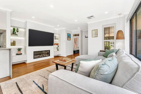 Redbrick Retreat - Generous Coastal Escape - Taree Accommodation 1