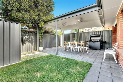 Redbrick Retreat - Generous Coastal Escape - Taree Accommodation 3