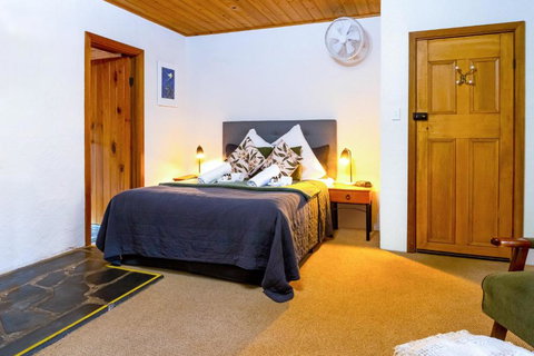 Reillys Wines Heritage Cottages - Taree Accommodation 2