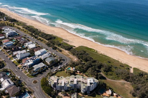 Relaxing Ocean View Apartment In Buddina - Taree Accommodation 2