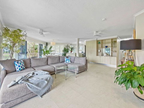 Relaxing Ocean View Apartment In Buddina - Taree Accommodation 1
