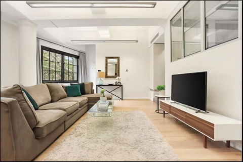 Renovated Warehouse Conversion In Heart Of Sydney - Taree Accommodation 1