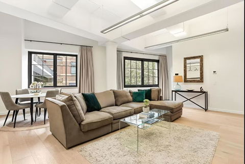 Renovated Warehouse Conversion In Heart Of Sydney - Taree Accommodation 2