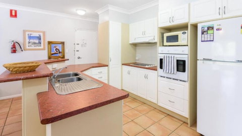 Resort Style Unit Across From The Water - Taree Accommodation 3