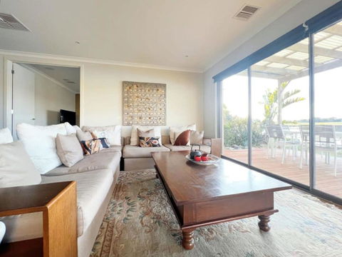 Retreat Andrew House - Taree Accommodation 3