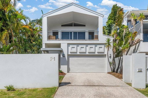 Retreat In The Heart Of Alex - 3BR Sleeps 11, Pool - Taree Accommodation 0