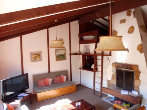 Retro 2 Bedroom Apartment - Taree Accommodation 0