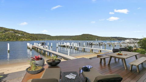 Riptides Booker Bay -Waterfront Apartment, Walk To Shops & Cafes - Taree Accommodation 1