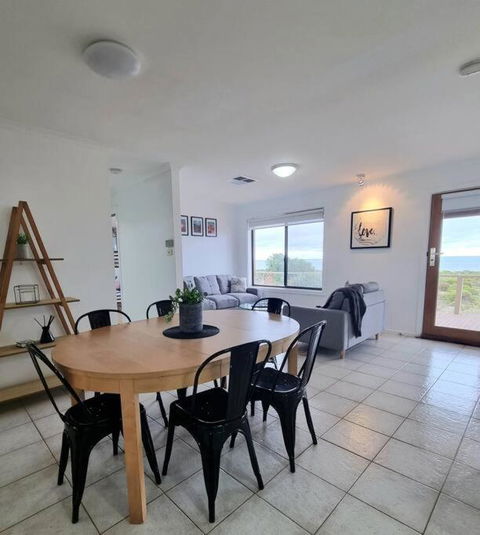 Rise And Tide - Taree Accommodation 1