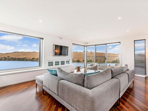 River Reveal - Taree Accommodation 1