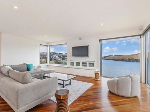River Reveal - Taree Accommodation 0