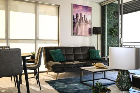 River View Apartment In Brisbane With Parking - Taree Accommodation 0
