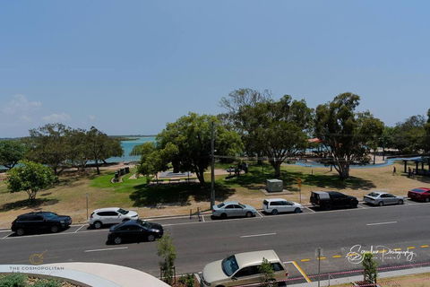 RIVERFRONT BREEZE @ The Cosmopolitan Unit10307 - Taree Accommodation 2