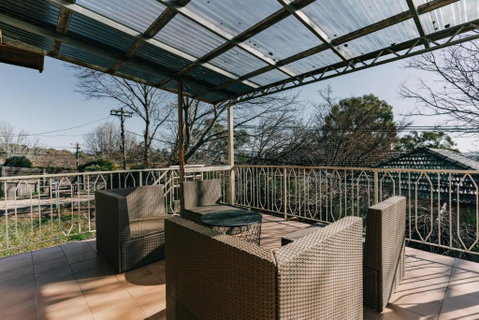 Restful Canberra Retreat In Spacious Terrace Home - Taree Accommodation 2