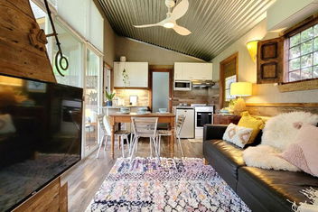Rusty\'s Hideaway - Adorable Tiny House On A Beautiful Farm with Taree Accommodation