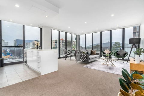 Roomy 2BR 2BA City-Centre Apt - Taree Accommodation 0