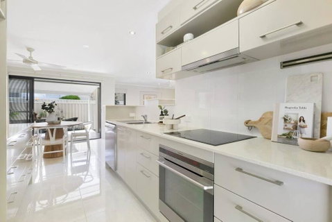 Riviera Road Miami - 4BRM Dual Villa - Taree Accommodation 2