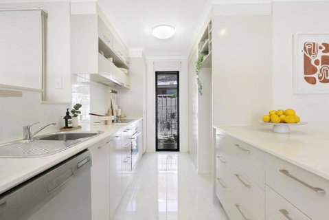 Riviera Road Miami - 4BRM Dual Villa - Taree Accommodation 3