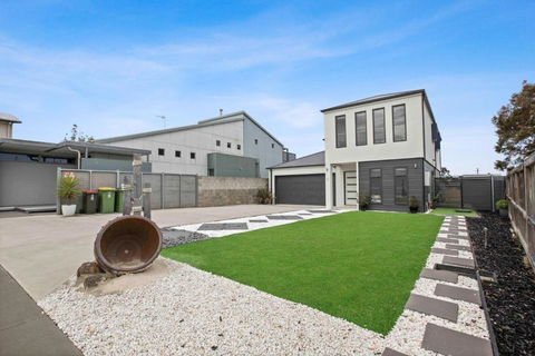 Riviera View - Taree Accommodation 2
