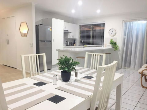 Robin Joy - Taree Accommodation 0