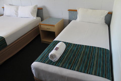 Rocky Glen Hotel Motel Gladstone - Taree Accommodation 3