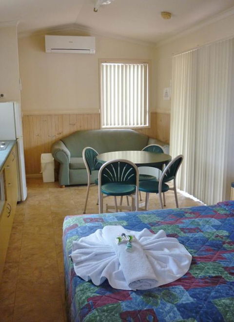 Roma Big Rig Tourist Park - Taree Accommodation 2