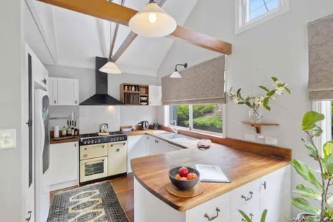 Romantic Lakeview Cottage - Taree Accommodation 2