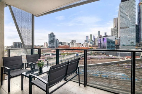 Rooftop Pool 2BR Apartment At Marvel Stadium With Free Parking - Taree Accommodation 2