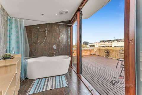 Rooftop Warehouse In Fitzroy - Taree Accommodation 1