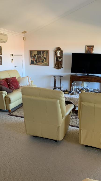 Room With A View - Taree Accommodation 2