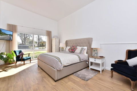 Rose Cottage Studio Romantic Or Solo Getaway. Spa, Games Room - Taree Accommodation 2