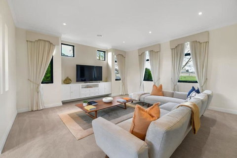 Roselawn Retreat - Pool, Incredible Views, Sleeps 8 - Taree Accommodation 1