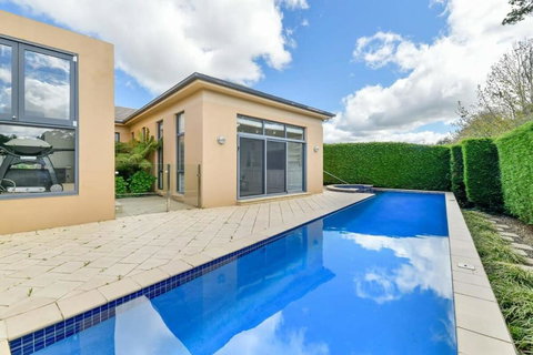 Roselawn Retreat - Pool, Incredible Views, Sleeps 8 - Taree Accommodation 3