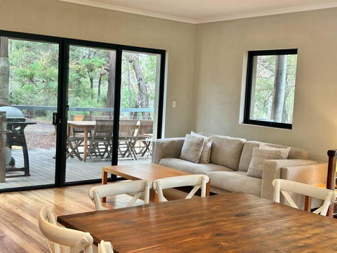 Rosella - Bushland Hideaway - Taree Accommodation 0