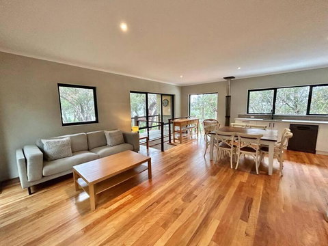 Rosella - Bushland Hideaway - Taree Accommodation 1