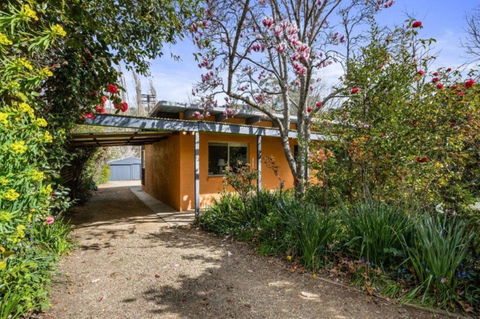 Roses On The River - An Absolute River Frontage Cottage - Taree Accommodation 1