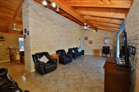 Rossys Retreat - Kalbarri WA - Taree Accommodation 2