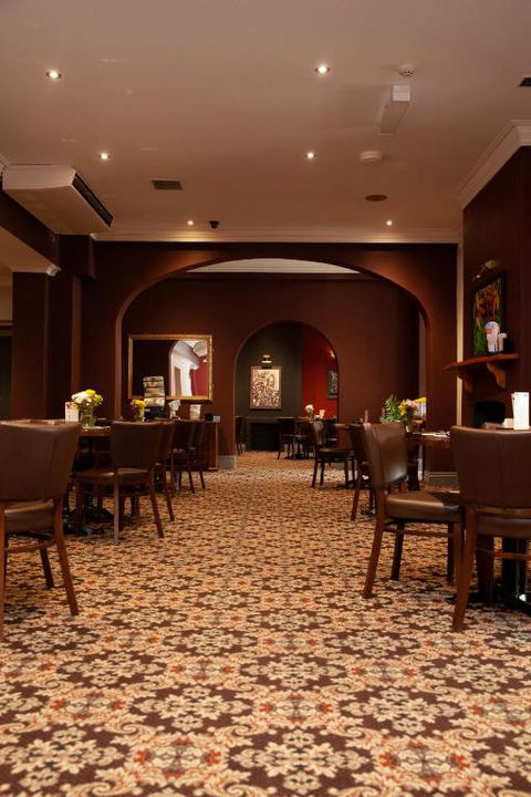 Royal Hotel Singleton - Taree Accommodation 1