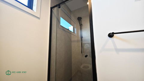 Royalty Living Unit 3 - Taree Accommodation 1