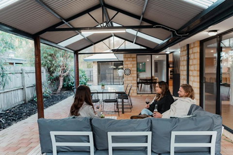 Salhus - Sleep In King Beds & Easy Walk To Town - Taree Accommodation 0