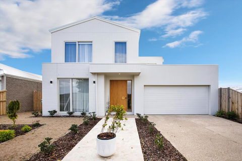 Saltwater Lux, 4 Bdrm, 3 Bath, Golf, Weddings, Beaches, Adventure Park - Taree Accommodation 2