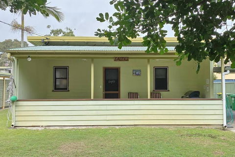 SALTYS AMITY POINT - Taree Accommodation 0