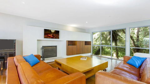 Sand & Sea - Pearl Beach With Pool - Taree Accommodation 2