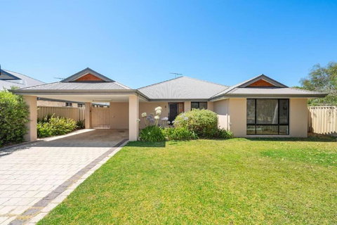 Sandpiper House - Family & Pet Friendly - Taree Accommodation 0