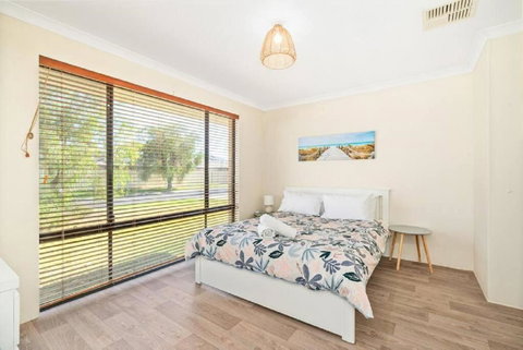Sandpiper House - Family & Pet Friendly - Taree Accommodation 3