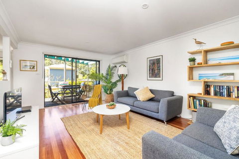 Sandpiper, Hyams Beach - Taree Accommodation 0
