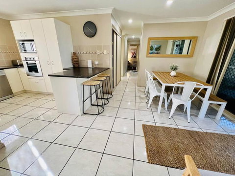 Sandstone Point Holiday Home - Taree Accommodation 1