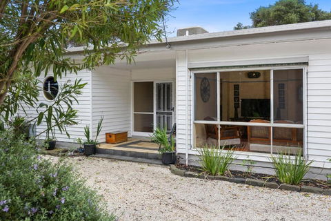 SANDY ANN At Lonnie - Taree Accommodation 1