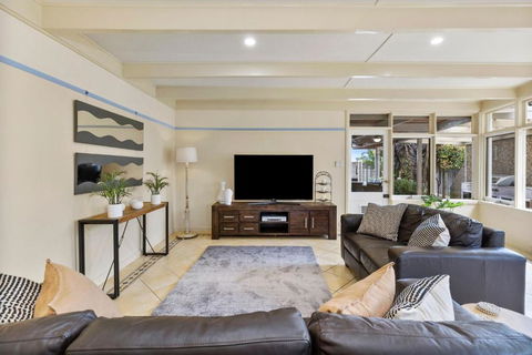 SANDY ANN At Lonnie - Taree Accommodation 2